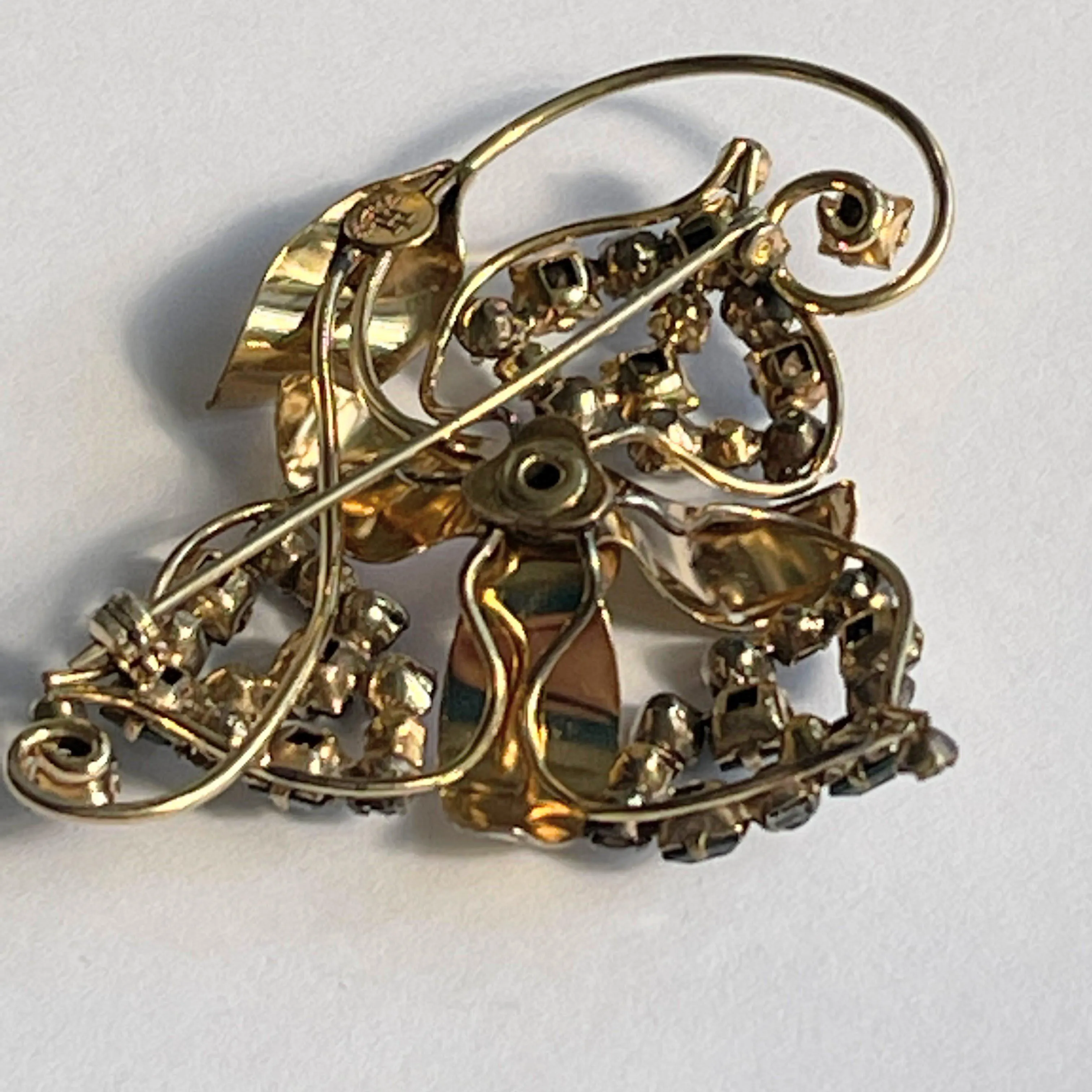 Harry Iskin USA 1940's Gold Filled Emerald Glass Rhinestone Brooch